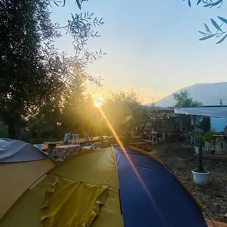 White And Camping Drymades דירה דרמי