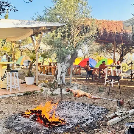 דירה White And Camping Drymades *