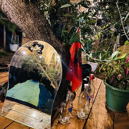 דירה White And Camping Drymades