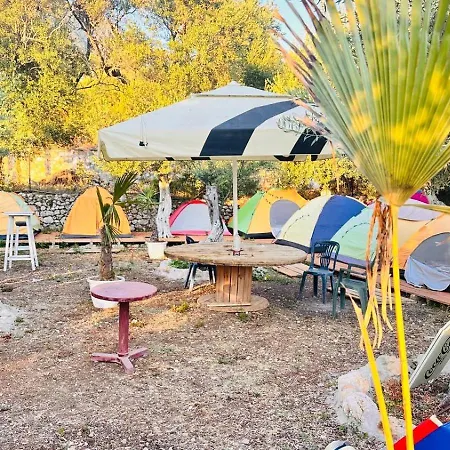 White And Camping Drymades Apartment *