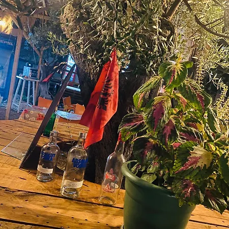 White And Camping Drymades