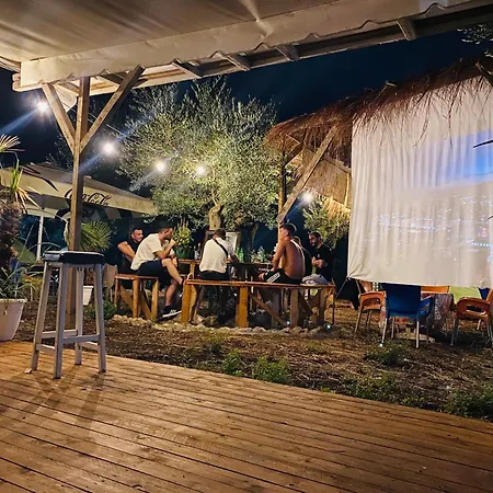 White And Camping Drymades Διαμέρισμα