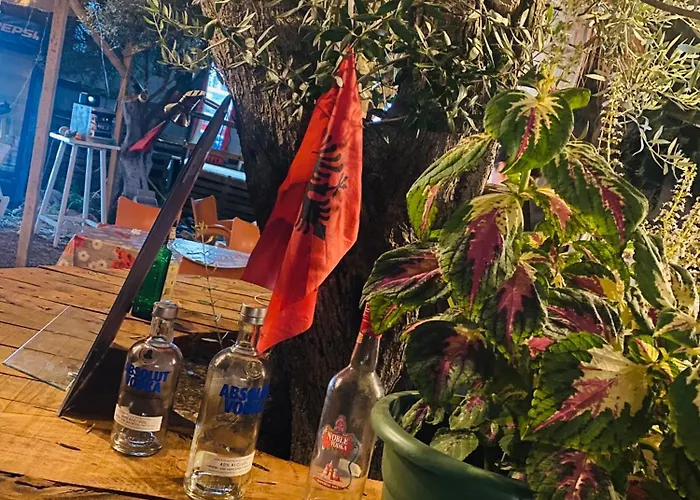 White And Camping Drymades